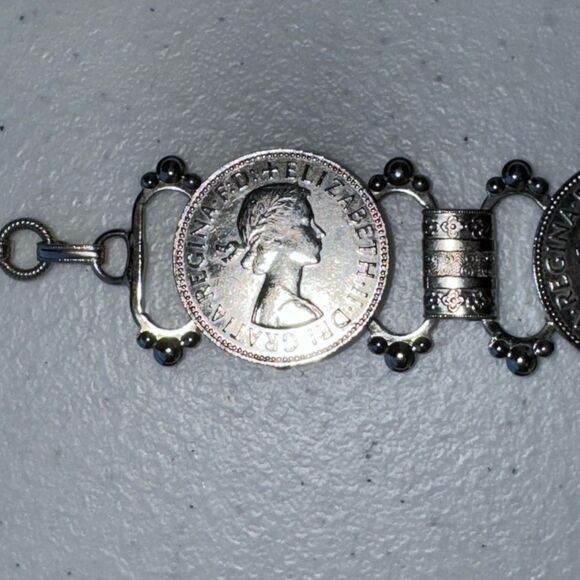 VTG Queen Regina Elizabeth II Georgivs Dei Coin Gold Tone Chain Link Belt EUC main image 3